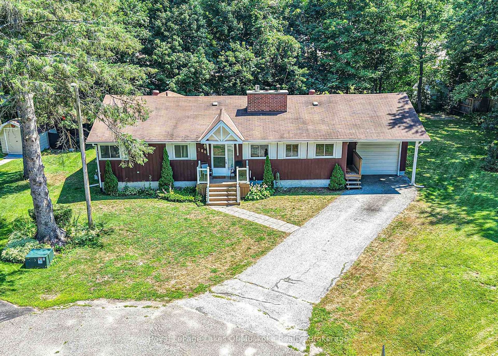 Photo de la propriété: 180 Lofty Pines Crescent ON P1P 1M6