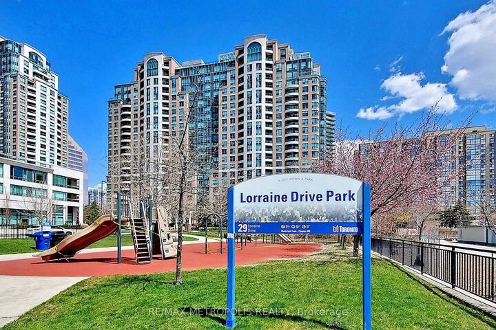 Property Photo: 23 Lorraine Drive 1906 ON M2N 6Z6