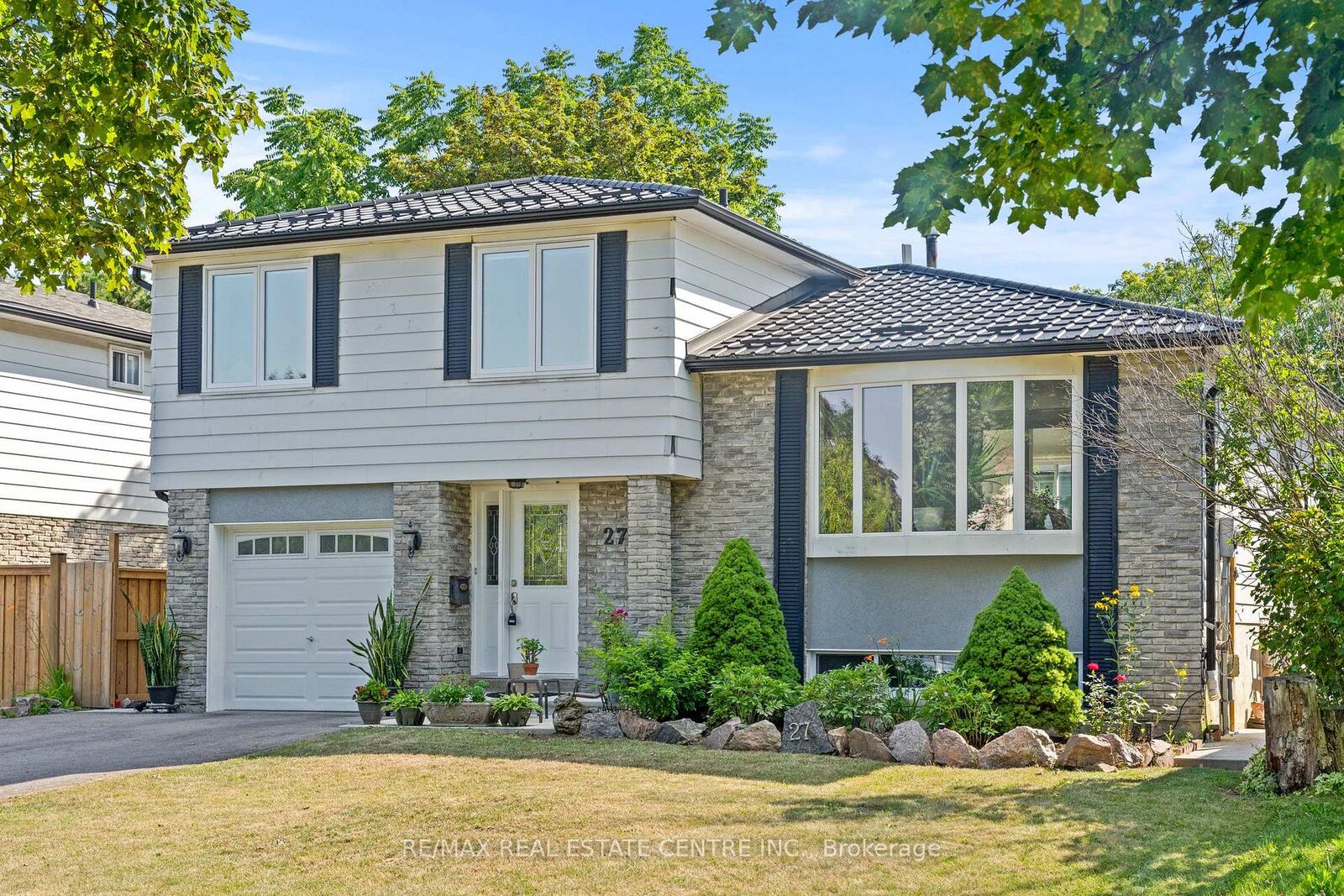 Property Photo: 27 Jefferson Road ON L6S 2G6