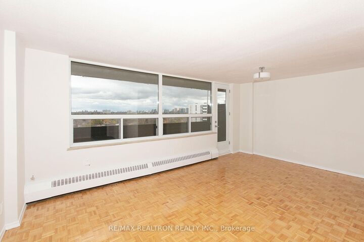 Property Photo:  6200 Bathurst Street 601  ON M2R 2A3 