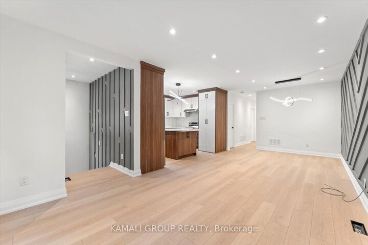 Photo de la propriété:  63 Walter Avenue Main  ON L3Y 2T4 