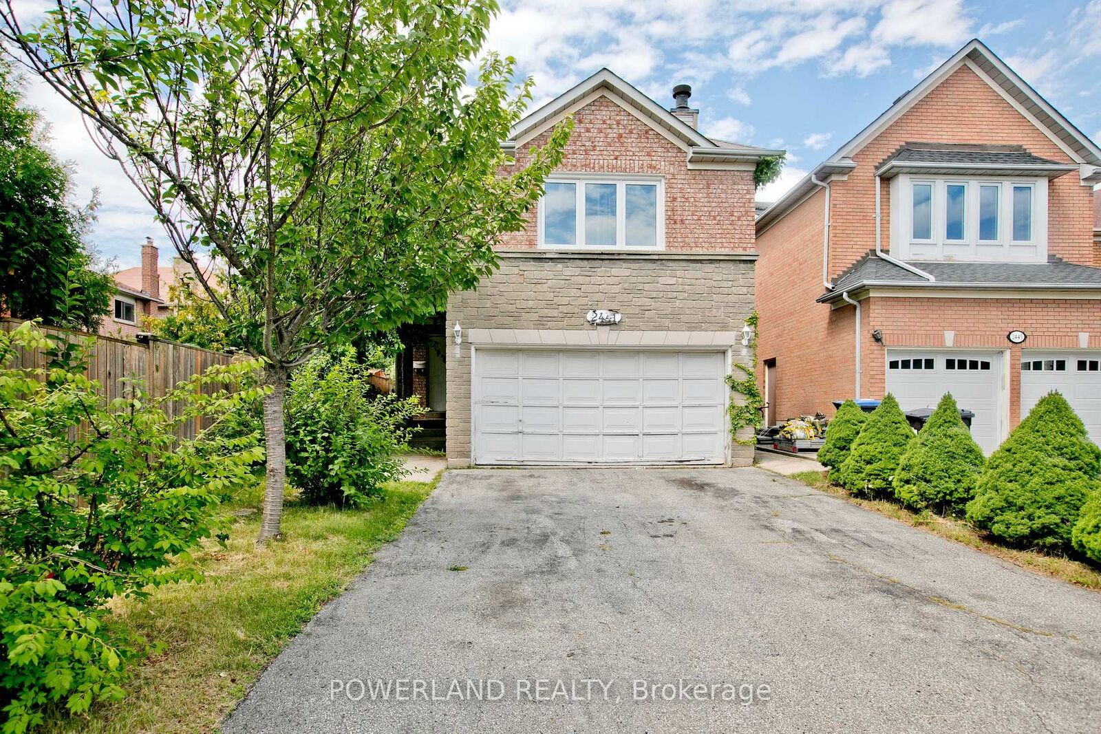 Property Photo: 2441 Strathmore Crescent ON L5M 5K2