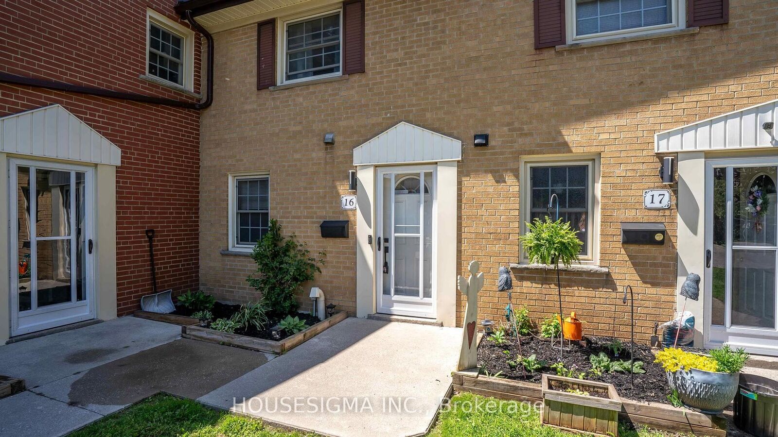 Property Photo:  16 Arbour Glen Crescent  ON N5Y 1Z9 