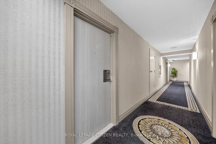 Property Photo:  3605 Kariya Drive 907  ON L5B 3J4 