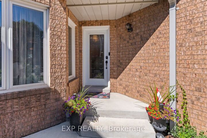 Property Photo: 6192 Duford Drive ON L5V 1A5