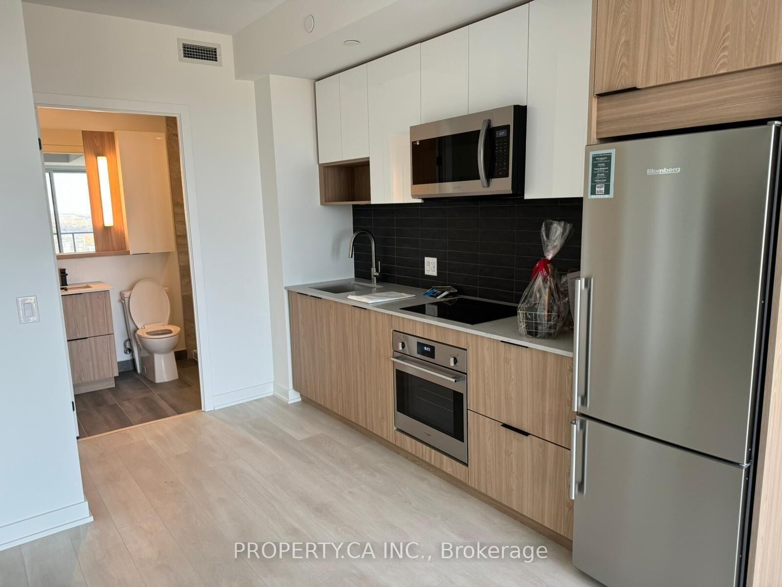Property Photo:  5 Defries Street 2801  ON M5A 3R4 