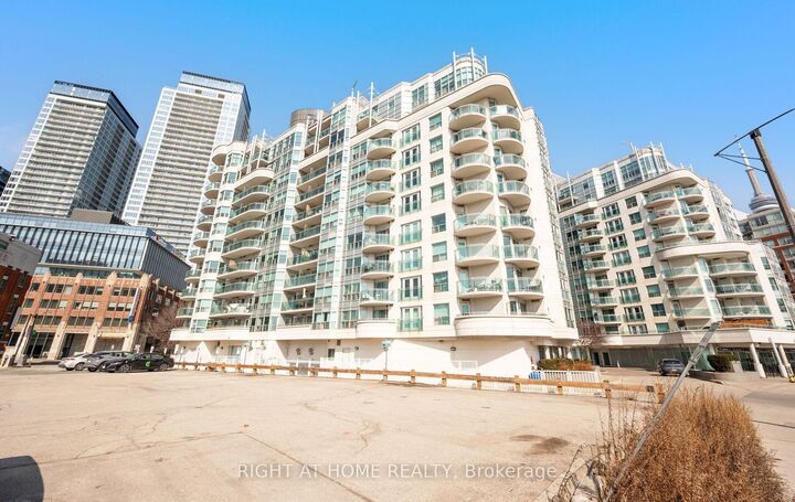 Property Photo: 600 Queens Quay 219 ON M5V 3M3