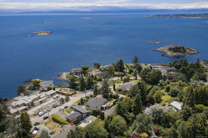 Property Photo: 2980 Sea View Rd BC V8N 1L1