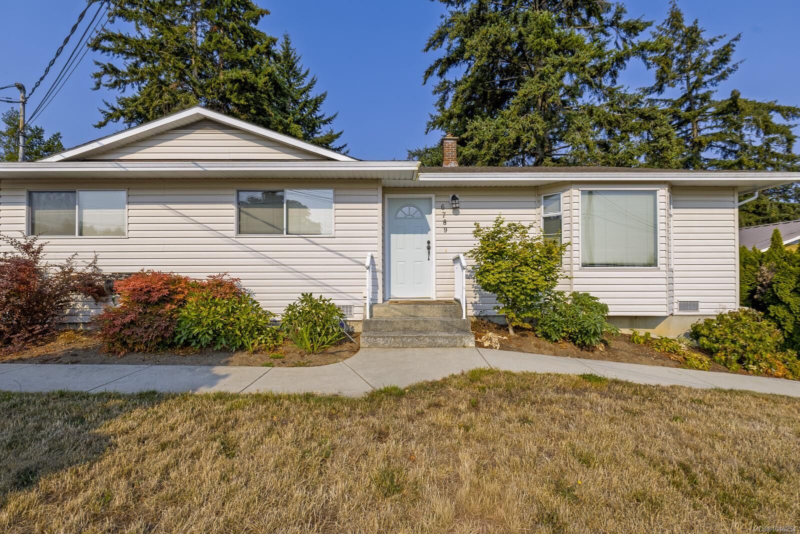 Property Photo: 6789 Philip Rd BC V0R 2H0