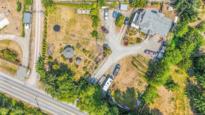 Property Photo: 877 Hutchinson Rd BC V0R 1L0