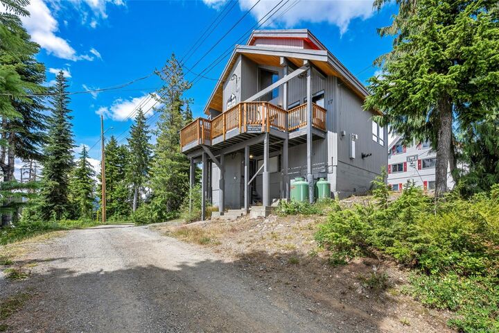 Property Photo: 886 Jutland Terr BC V9J 1L0