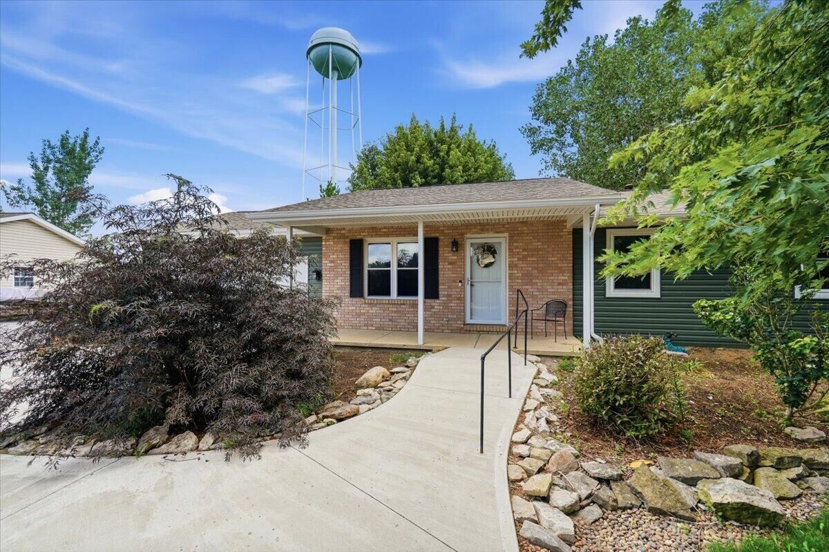 Property Photo: 49 Lloyd Drive OH 43060