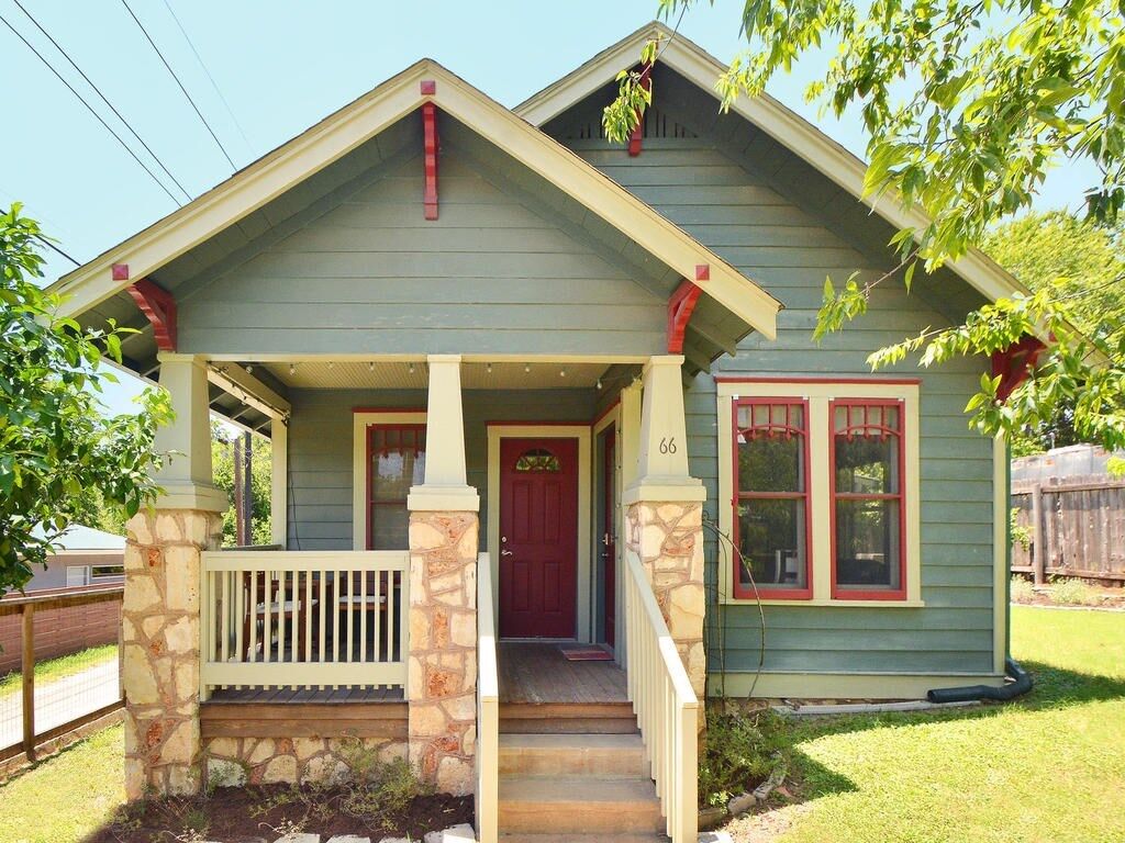 Property Photo:  