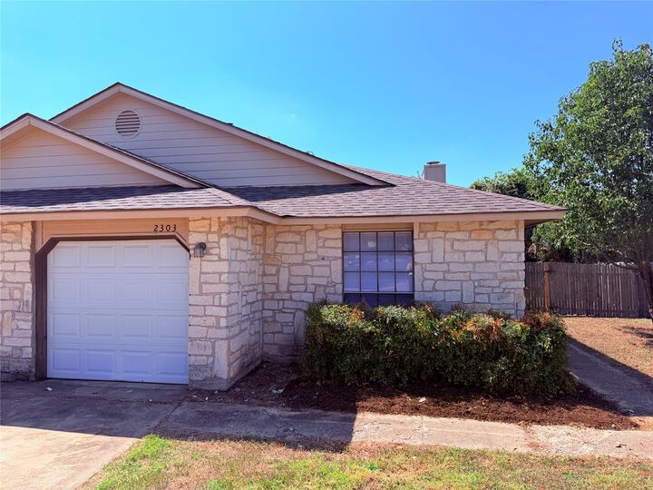 Property Photo: 2301 Whitlow Cove TX 78681