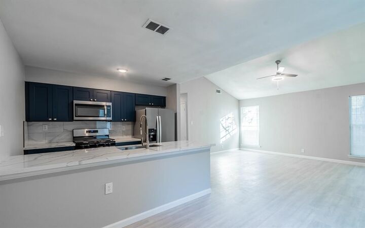 Property Photo: 915 Sirocco Drive B TX 78745