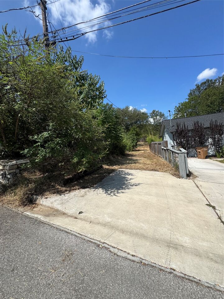 Property Photo: 1196 Em Franklin Avenue TX 78721