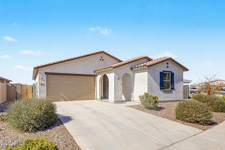 Property Photo: 2856 W Monte Way AZ 85339