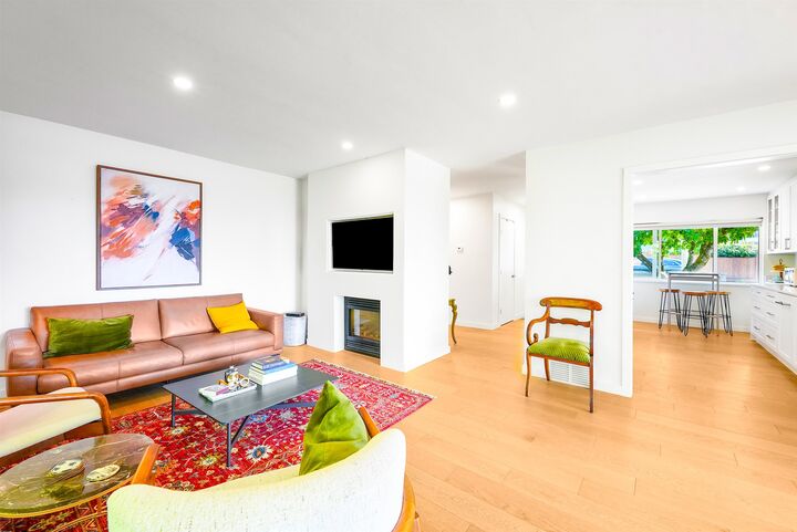 Property Photo: 3277 Chesterfield Avenue BC V7N 3M8
