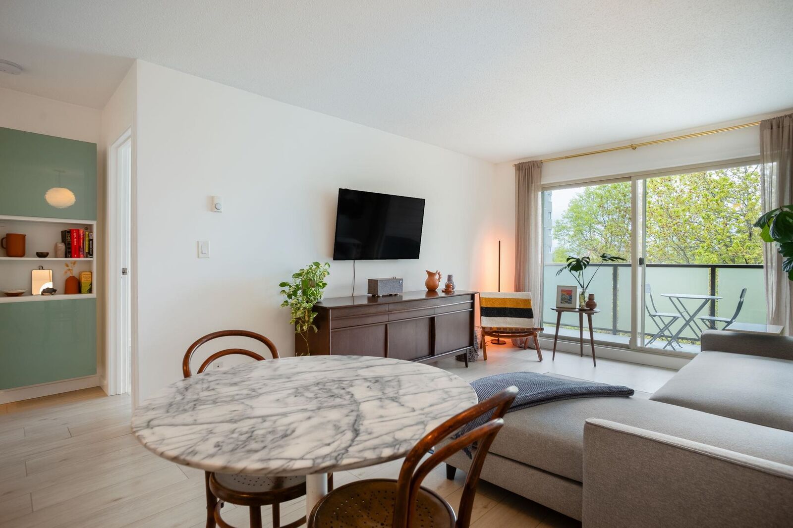 Property Photo: 1864 Frances Street 405 BC V5L 1Z7