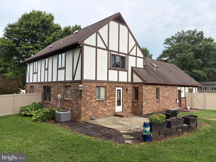 Property Photo:  60 Country Court  PA 17538 