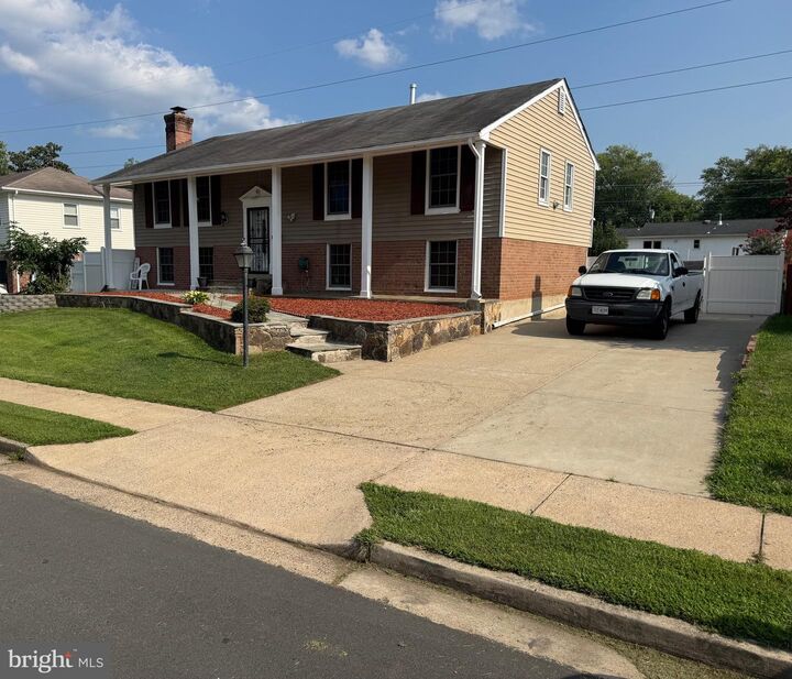 Property Photo: 9716 Copeland Drive VA 20109