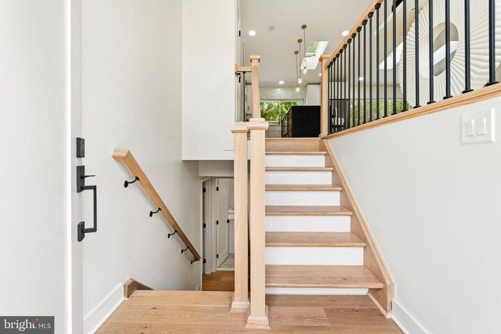 Property Photo:  203 Audreys Court SE  VA 22180 