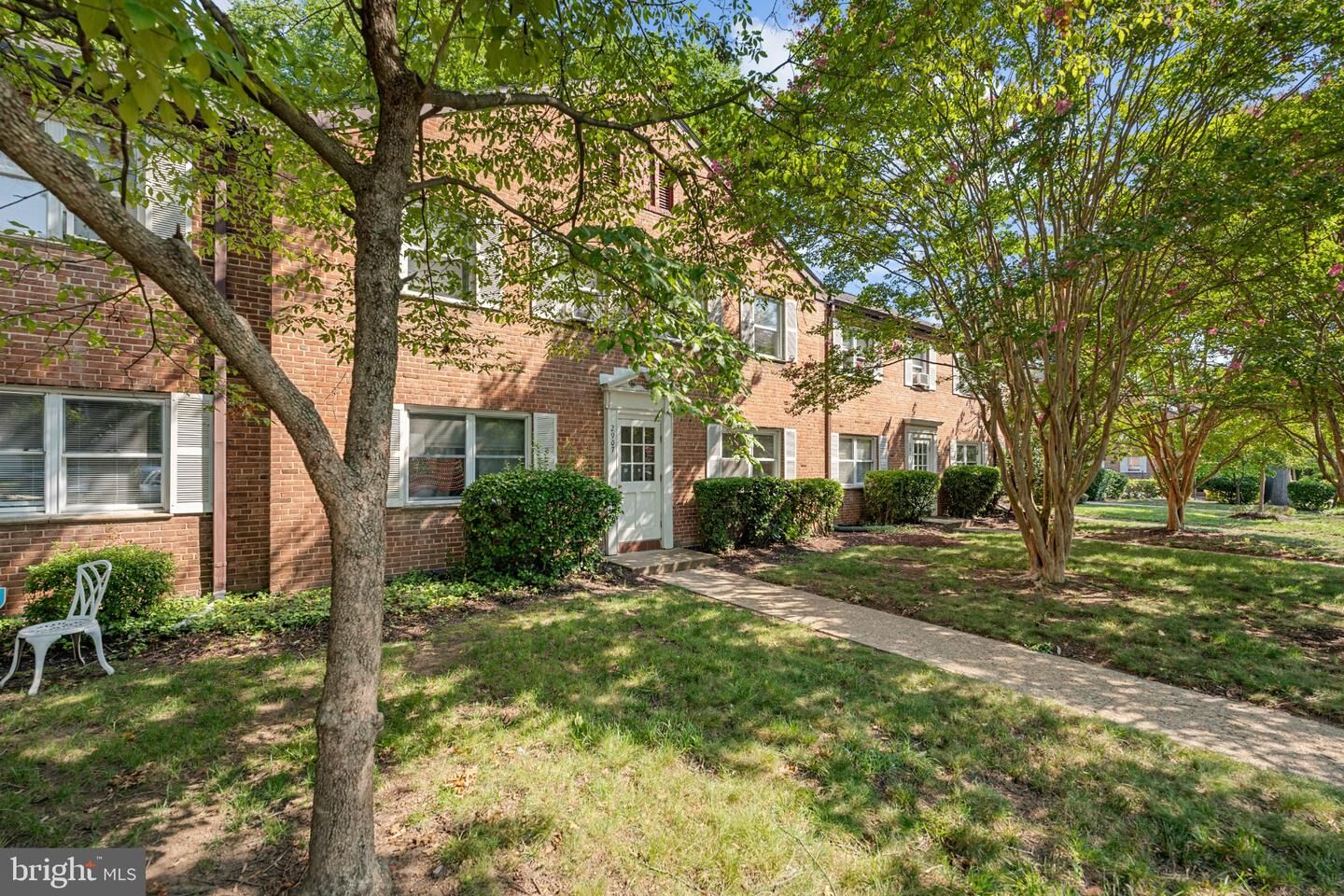 Property Photo: 2907 16th Road B S 2907B VA 22204