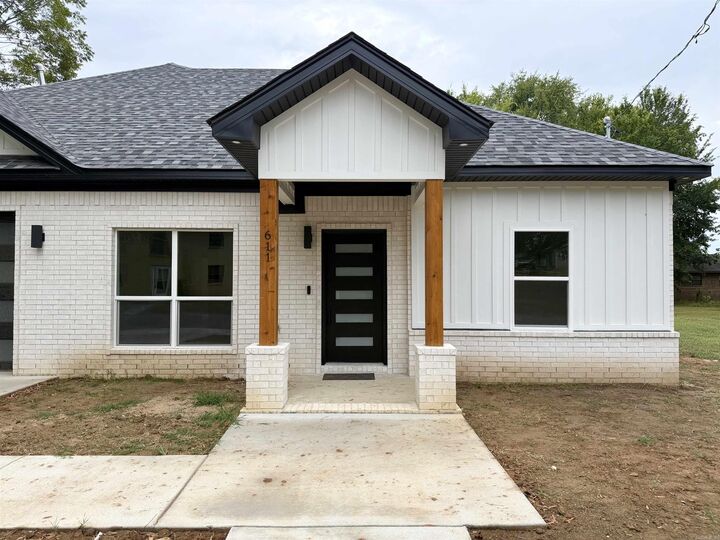 Property Photo: 611 1/2 Walnut Street AR 72032