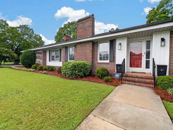 Property Photo: 300 E Lloyd St. SC 29574