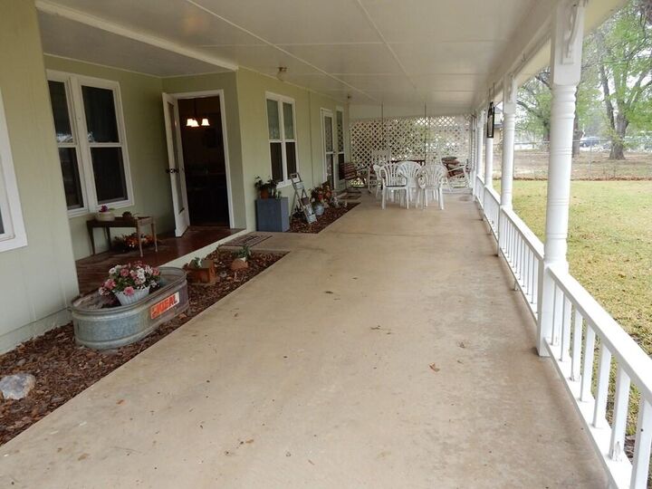 Property Photo:  1006 Highway St  TX 78624 