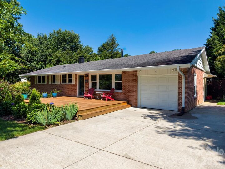 Property Photo:  217 S Hillandale Drive  NC 28726 