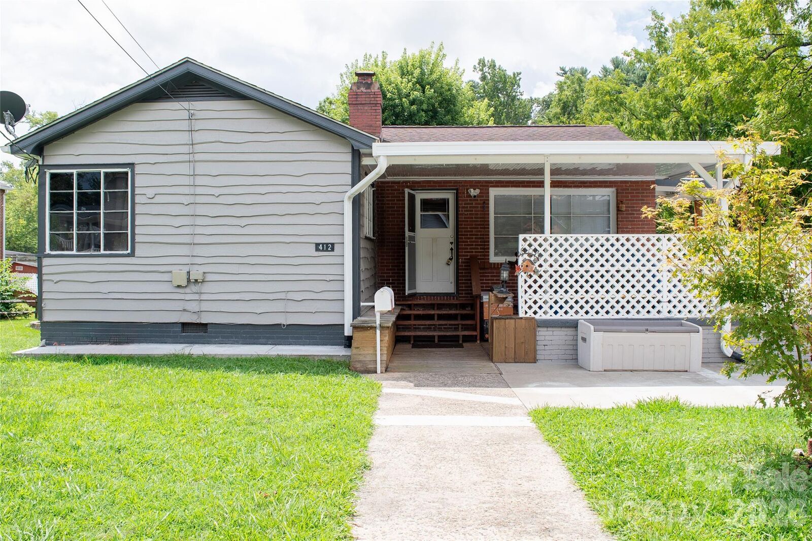 Property Photo:  412 1st Avenue W  NC 28739 