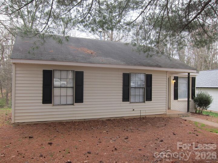 Property Photo: 5008 Aberdun Court NC 28215