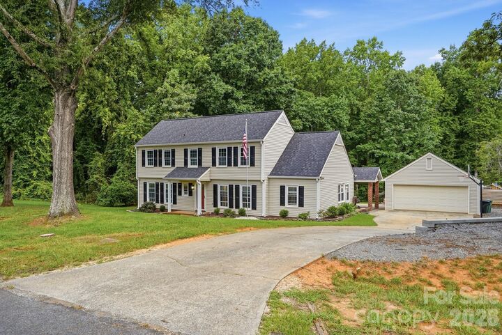 Property Photo:  10211 Meadow Hollow Drive  NC 28227 