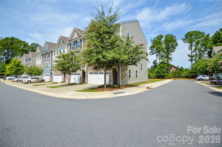 Property Photo: 12104 Ardrey Park Drive NC 28277