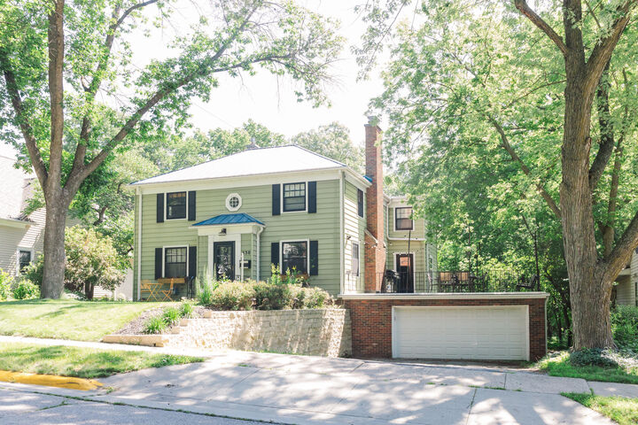 Property Photo:  530 Forest Glen Street  IA 50014 