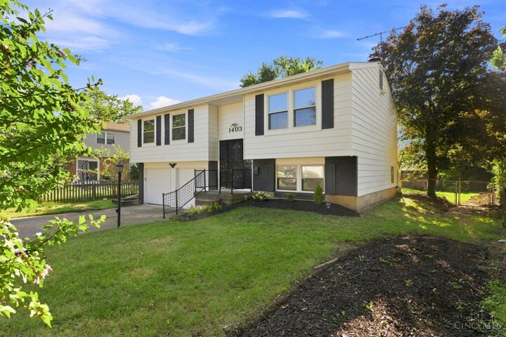 Property Photo:  1403 Kingsbury Drive  OH 45240 