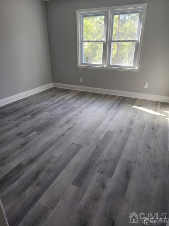 Property Photo:  3 Elm Court  NJ 08840 