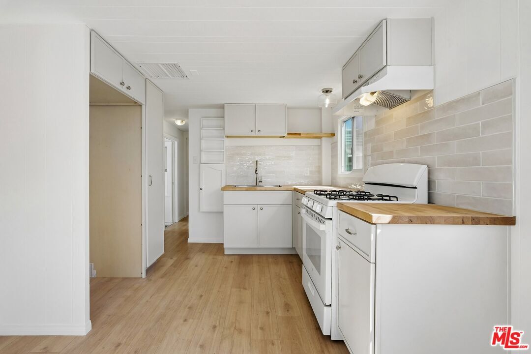 Property Photo: 11250 Playa St, Unit 81 CA 90230