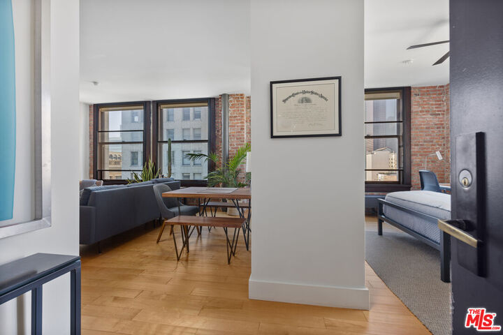 Property Photo:  460 S Spring St, Unit 916  CA 90013 