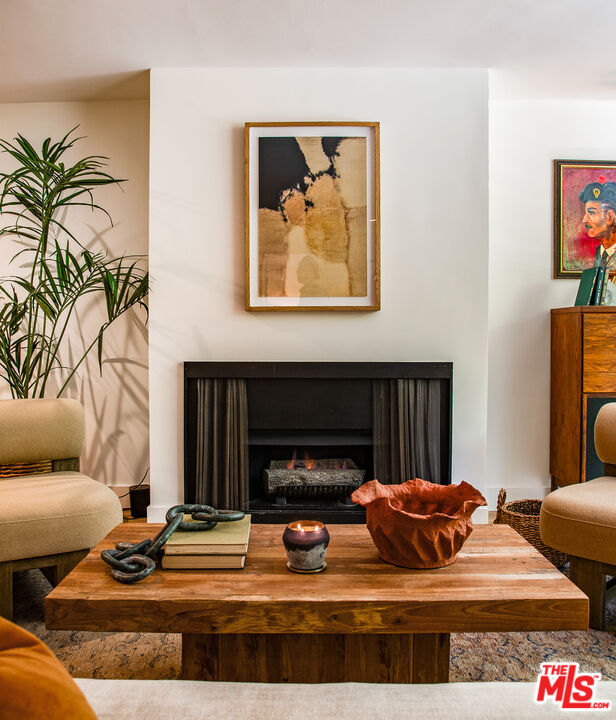 Property Photo:  11645 Montana Ave, Unit 101  CA 90049 