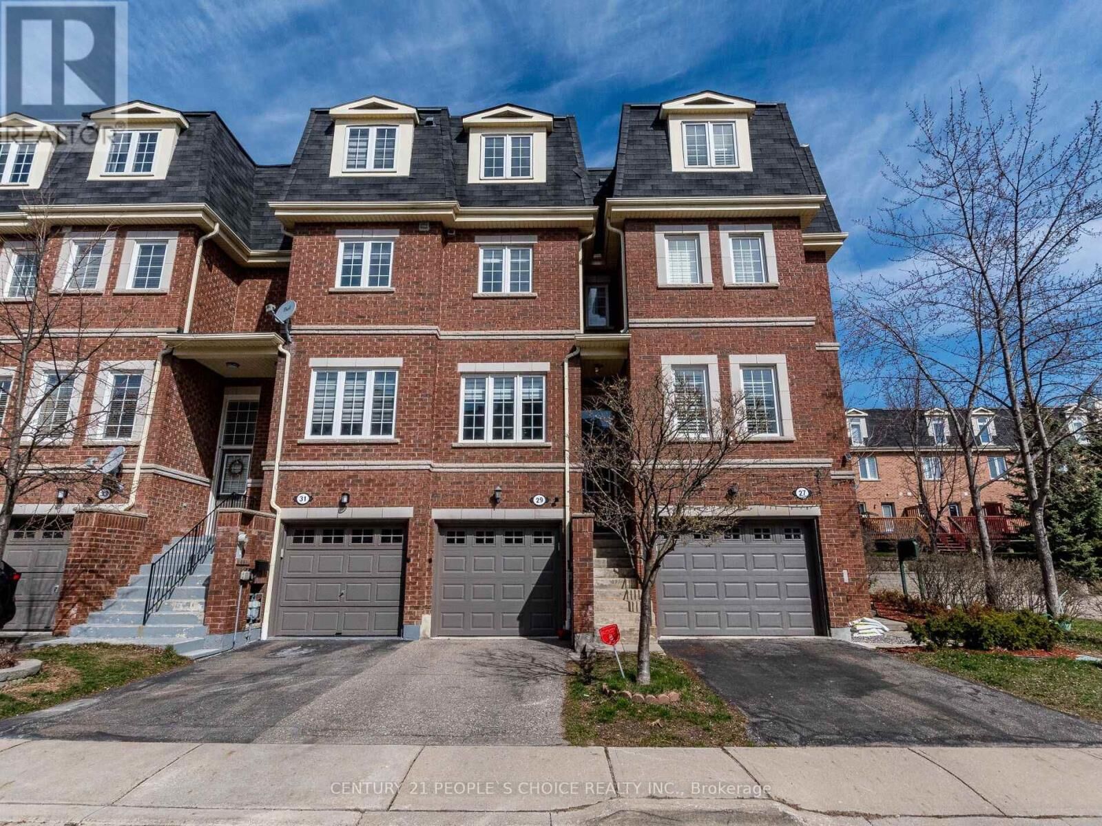 Property Photo:  435 Hensall Circle 29  ON L5A 4P1 