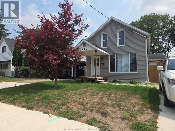 Property Photo:  252 Selkirk Street  ON N7L 1Z6 