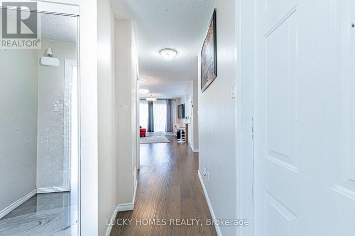 Property Photo:  65 Lyfytt Crescent  ON L4N 7X5 