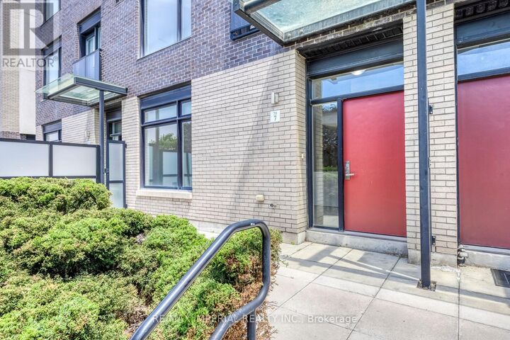 Property Photo: 4020 Parkside Village Drive 7 ON L5B 0K2
