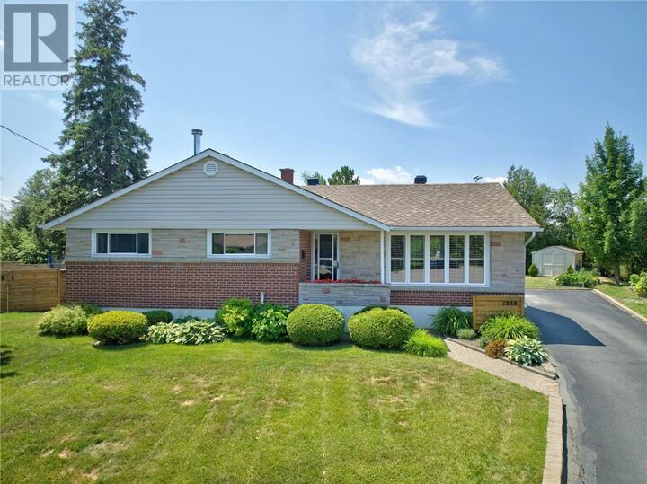 Property Photo: 1355 Wedgewood Drive ON P3A 3E3