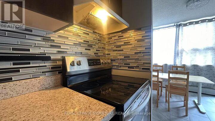 Property Photo: 2121 Roche Court 109 ON L5K 2C7