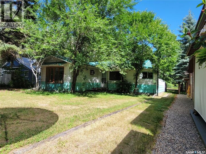 Property Photo: 27 Elm Street SK S0G 2Y0
