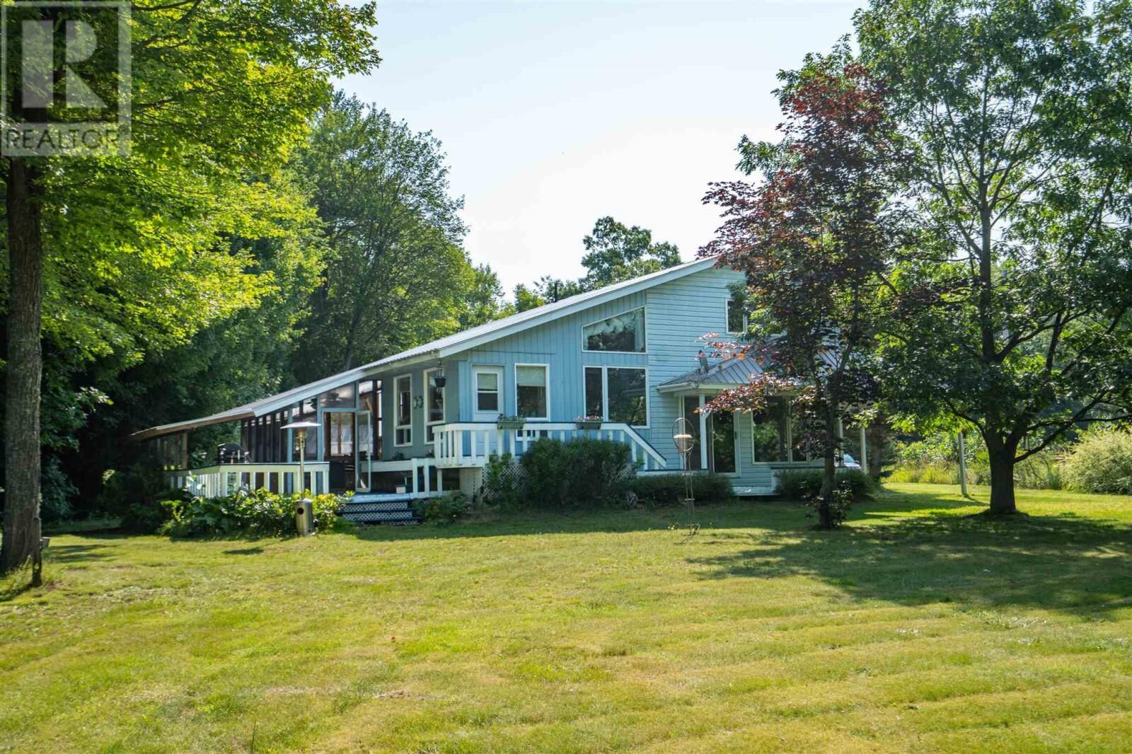 Property Photo:  1 Eagle Dr  ON P0R 1E0 