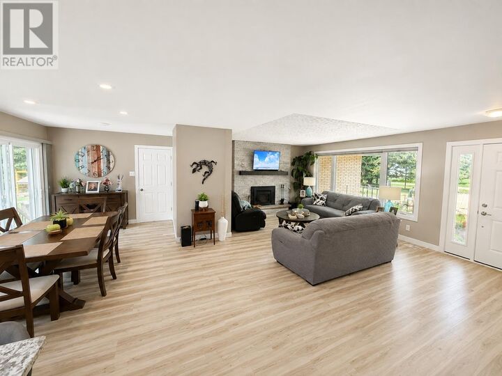Property Photo:  3135 Lloyd St  ON P7K 1B6 